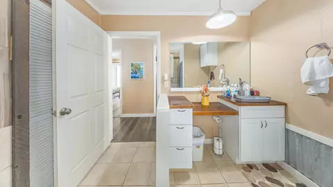 Bath - 3166 E Highway 98, Carrabelle, FL 32322 photo 2 of 4