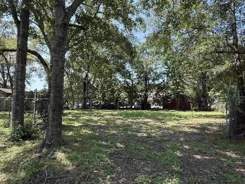 325 NW 1st St, Gretna, FL 32332