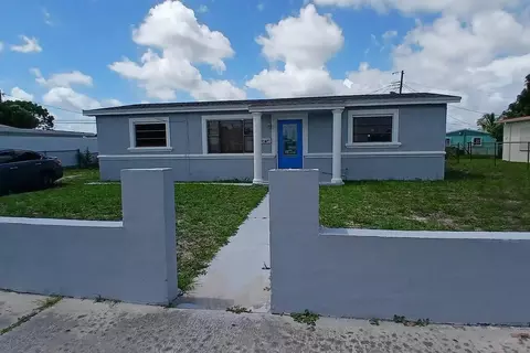 3271 NW 207th St, Miami Gardens, FL 33056