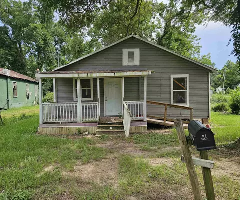 165 Malaga St NE, Pelham, GA 31779
