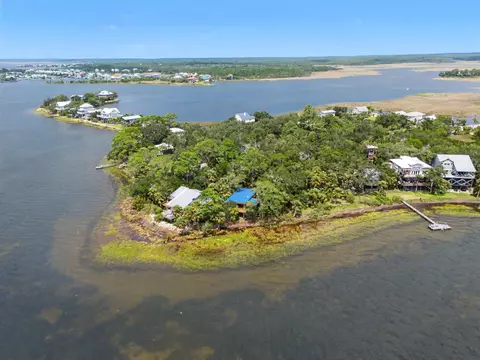 38 Leeward Dr, Crawfordville, FL 32327
