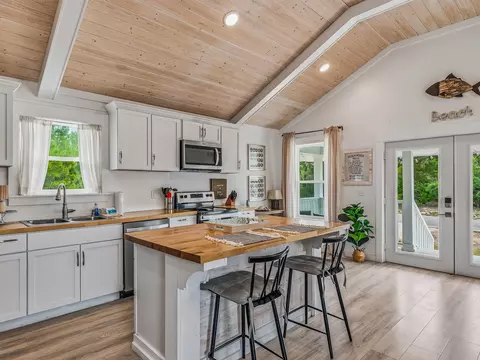 Kitchen - 1605 Sandpiper Dr, Carrabelle, FL 32322 photo 3 of 4