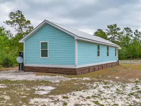 Exterior - 1605 Sandpiper Dr, Carrabelle, FL 32322 photo 5 of 7