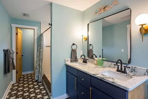 Bath - 216 Levy Bay Rd, Panacea, FL 32346 photo 2 of 7