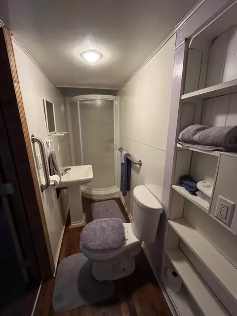 Bath - 520 E High St, Monticello, FL 32344 photo 1 of 2