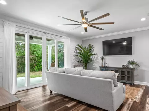 Living - 716 Eagles Way, Carrabelle, FL 32322 photo 2 of 4