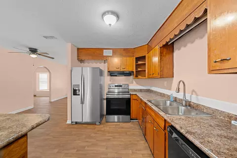 Kitchen - 106 Stephens St, Perry, FL 32347 photo 2 of 3
