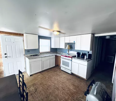 Kitchen - 1991 Cairo Parker Rd, Perry, FL 32347 photo 2 of 2