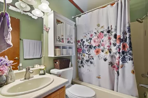 Bath - 803 Puckett Rd, Perry, FL 32348 photo 3 of 4