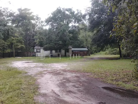 90 Old Nails Rd, Crawfordville, FL 32327