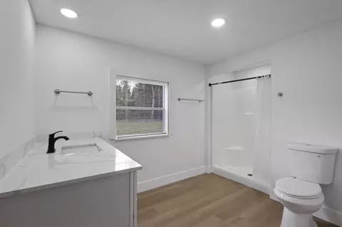 Bath - 1850 Dice Rd, Perry, FL 32348 photo 1 of 3
