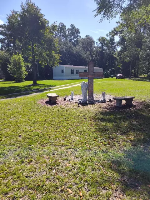 37 Catherine St, Crawfordville, FL 32327