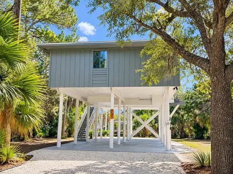 42 Oyster Bay Dr, Crawfordville, FL 32327