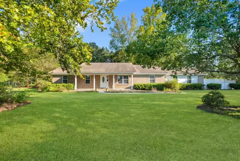 46 Glover Ln, Crawfordville, FL 32327