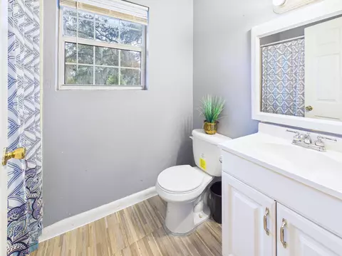 Bath - 117 Davis Dr, Perry, FL 32348 photo 1 of 2