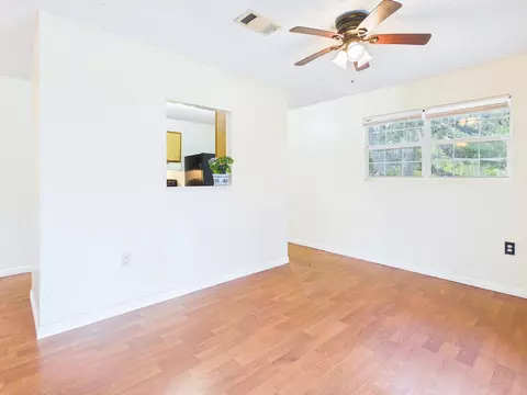 Living - 117 Davis Dr, Perry, FL 32348 photo 4 of 7