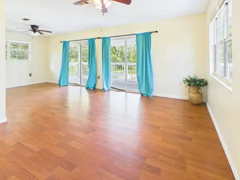 Living - 117 Davis Dr, Perry, FL 32348 photo 1 of 7