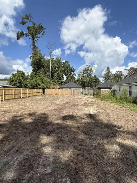 44 Comanche Trl, Crawfordville, FL 32327