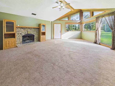 Living - 3595 Azalea Dr, Perry, FL 32348 photo 2 of 5