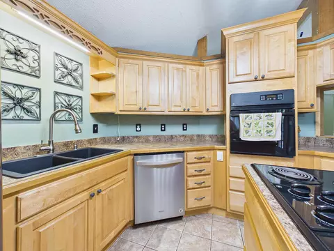 Kitchen - 3595 Azalea Dr, Perry, FL 32348 photo 5 of 6