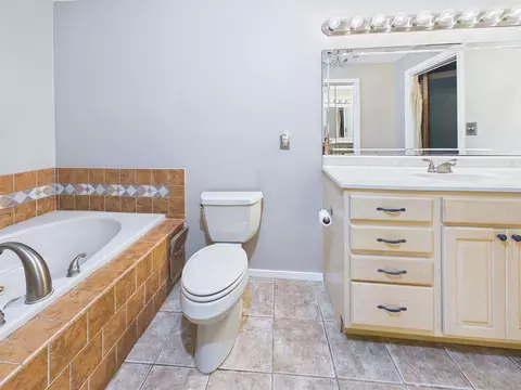 Bath - 3595 Azalea Dr, Perry, FL 32348 photo 2 of 7