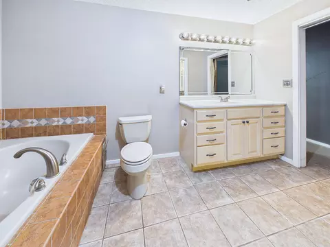 Bath - 3595 Azalea Dr, Perry, FL 32348 photo 5 of 7