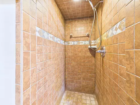 Bath - 3595 Azalea Dr, Perry, FL 32348 photo 4 of 7