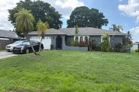 608 SE 2nd Pl, Cape Coral, FL 33990