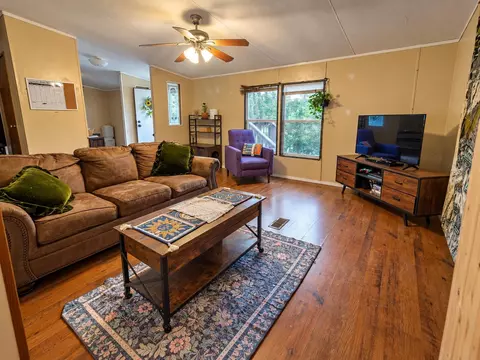 218 Talquin Oaks Ln, Quincy, FL 32351