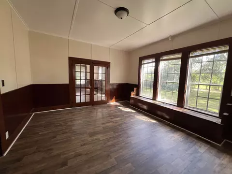 Living - 258 Harbin Rd, Quincy, FL 32351 photo 5 of 6