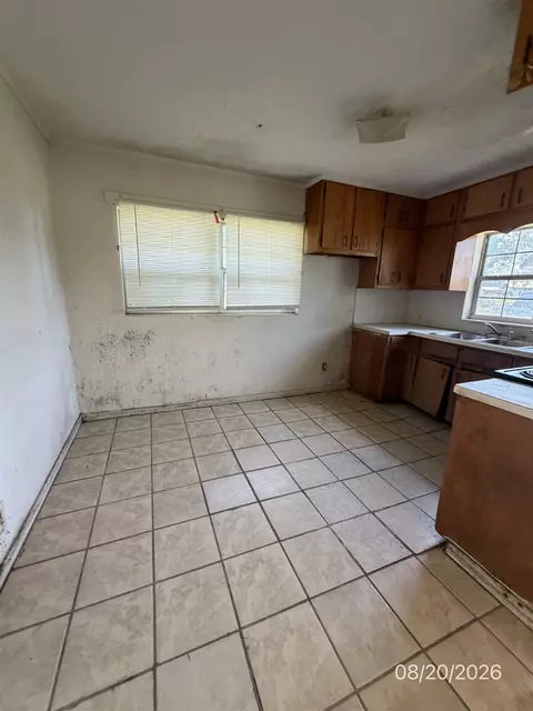 Kitchen - 201 Alice St, Perry, FL 32348 photo 2 of 2