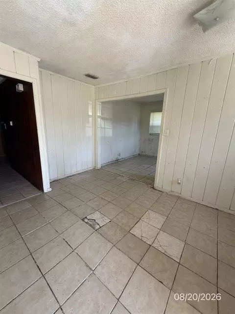 Living - 201 Alice St, Perry, FL 32348 photo 2 of 3