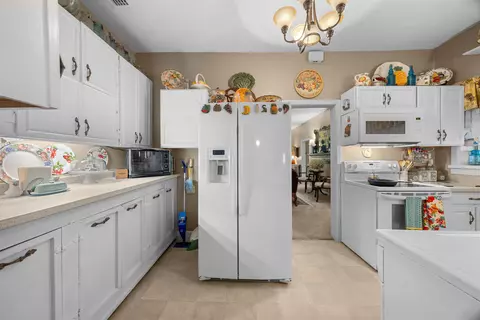 Kitchen - 12110 Morris Steen Rd, Greenville, FL 32331 photo 1 of 5