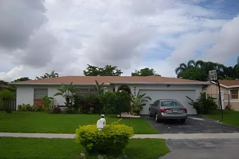 7760 NW 46th St, Lauderhill, FL 33351
