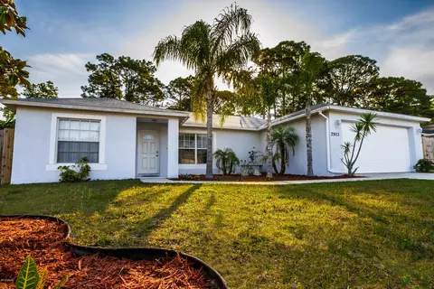 2903 Juniper Dr, Edgewater, FL 32141 photo 2
