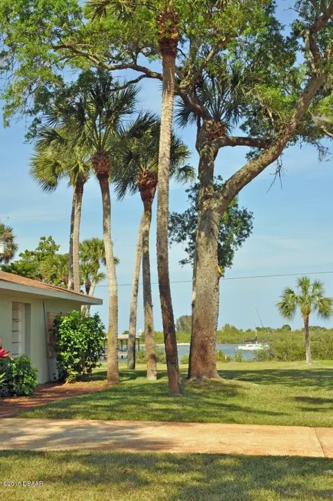 1016 S Riverside Dr, Edgewater, FL 32132 photo 5