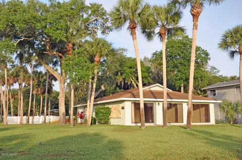 1016 S Riverside Dr, Edgewater, FL 32132 photo 3
