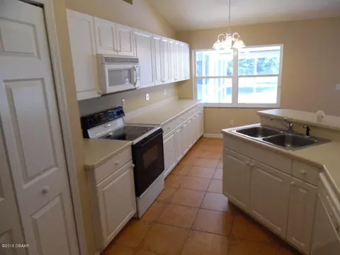 29 Ocean Pines Dr, Ormond Beach, FL 32174 photo 2