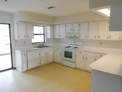 545 Pinewood St, Ormond Beach, FL 32176 photo 5