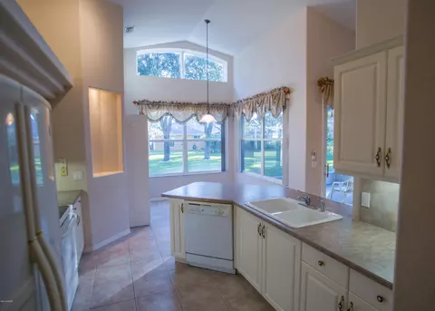 39 Lakebluff Dr, Ormond Beach, FL 32174 photo 4