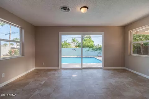 70 Ivanhoe Dr, Ormond Beach, FL 32176 photo 4