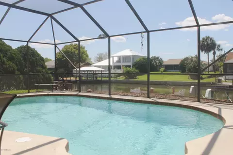 18 Cold Spring Ct, Palm Coast, FL 32137 photo 2