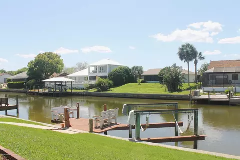 18 Cold Spring Ct, Palm Coast, FL 32137 photo 3