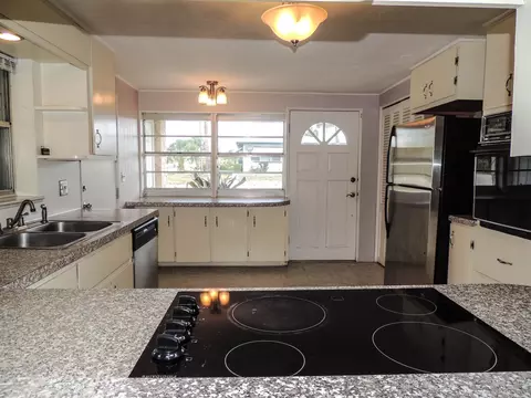 140 Ponce De Leon Dr, Ormond Beach, FL 32176 photo 2