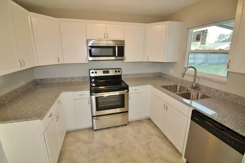 3032 Unity Tree Dr, Edgewater, FL 32141 photo 3