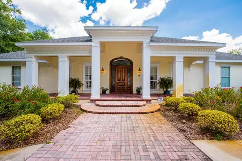 19 Moss Point Dr, Ormond Beach, FL 32174 photo 2