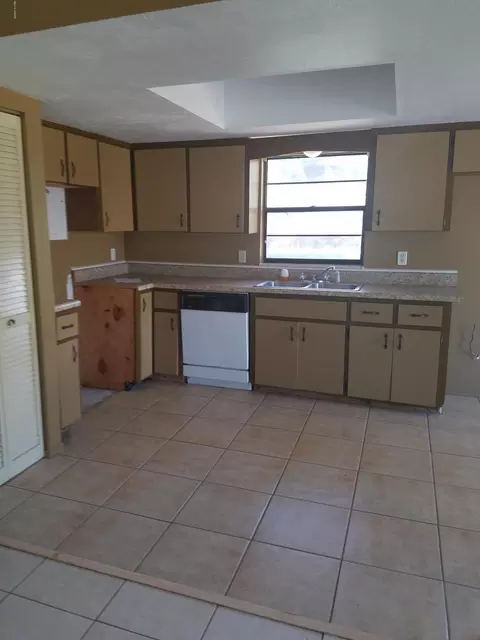 2426 Victory Palm Dr, Edgewater, FL 32141 photo 4