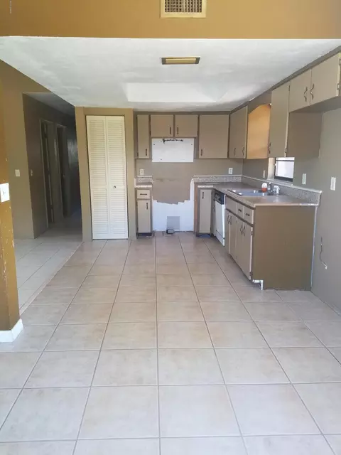 2426 Victory Palm Dr, Edgewater, FL 32141 photo 2
