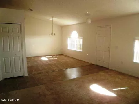 25 Sergeant Ct, Palm Coast, FL 32164 photo 2