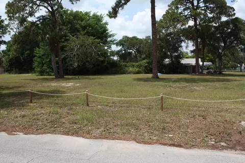 119 E Pine Bluff St, Edgewater, FL 32132 photo 1